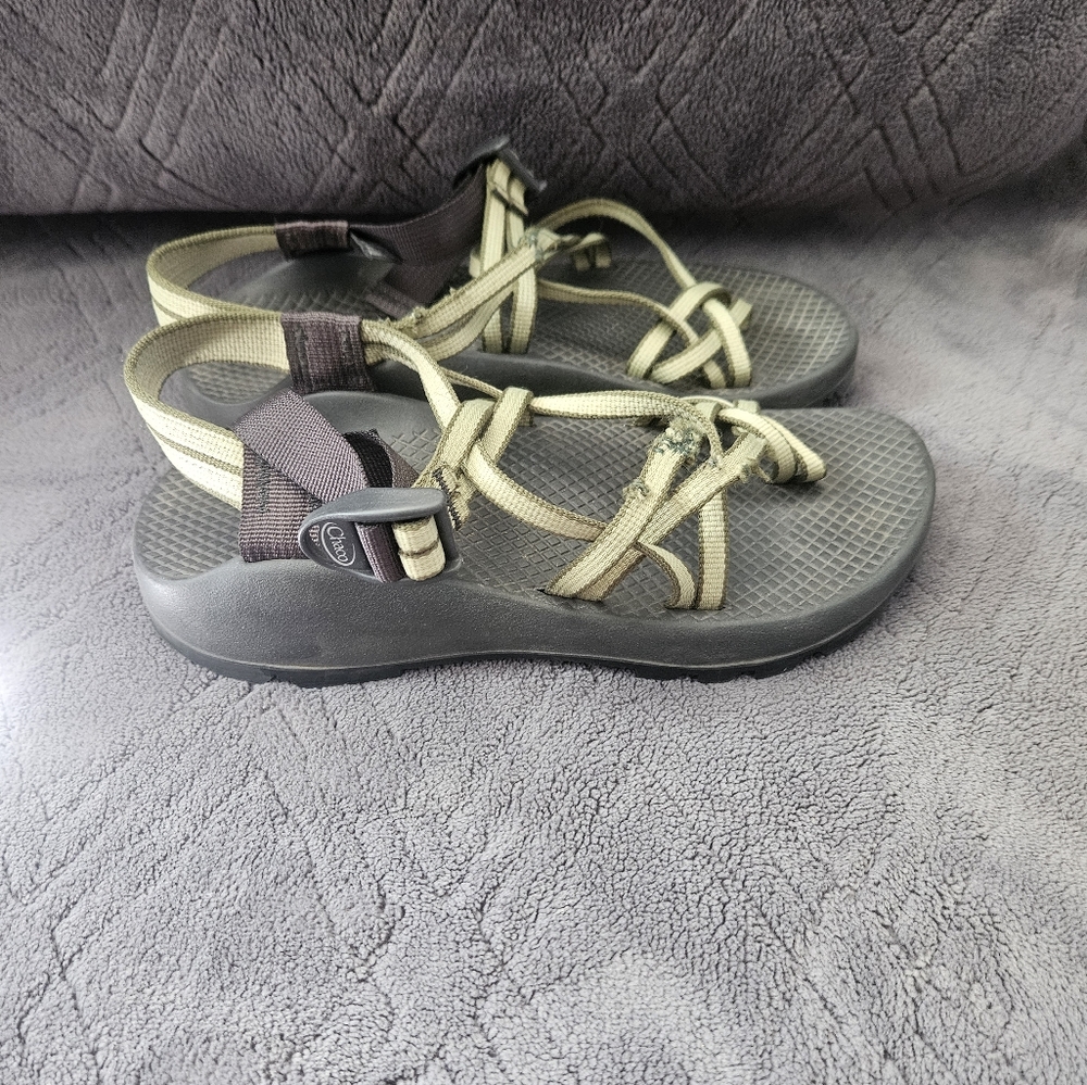 Chaco Womens Size 6 Strappy Green Black Sandals Vibram Outdoor Water Shoes.